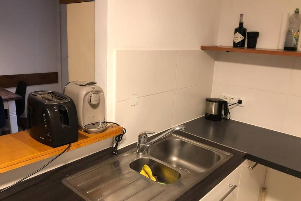 Gemuetliche 3-Zkb Wc Souterrainwohnung In Bestlage 함브루크 외부 사진