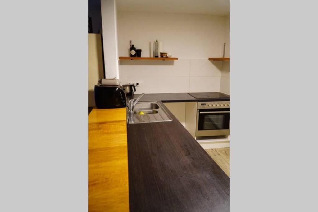 Gemuetliche 3-Zkb Wc Souterrainwohnung In Bestlage 함브루크 외부 사진