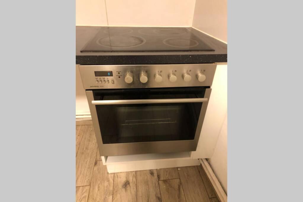 Gemuetliche 3-Zkb Wc Souterrainwohnung In Bestlage 함브루크 외부 사진
