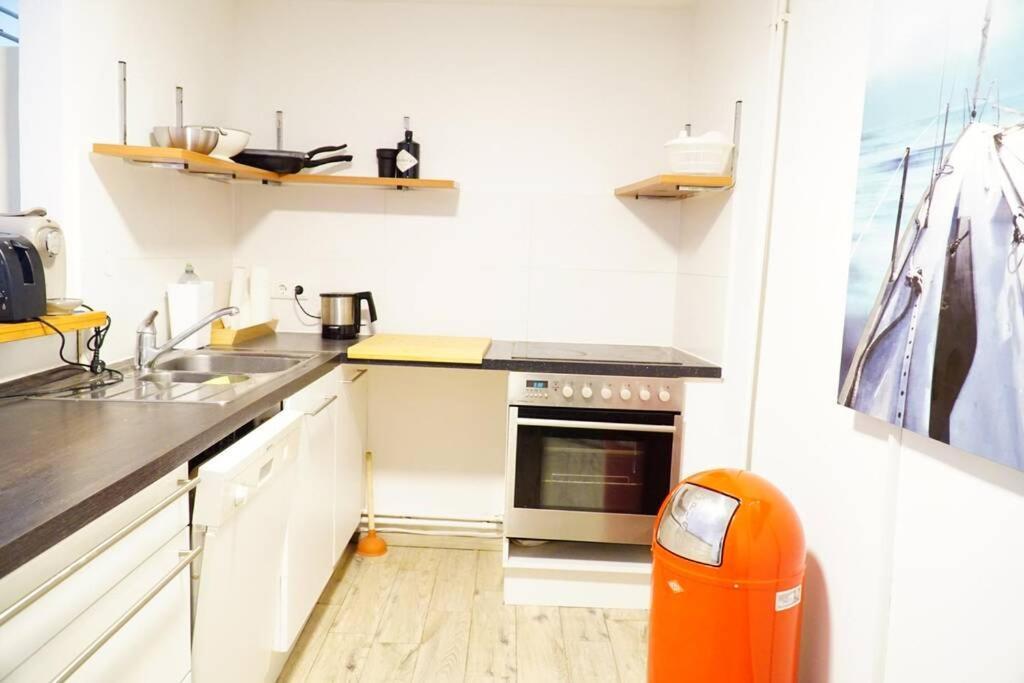 Gemuetliche 3-Zkb Wc Souterrainwohnung In Bestlage 함브루크 외부 사진