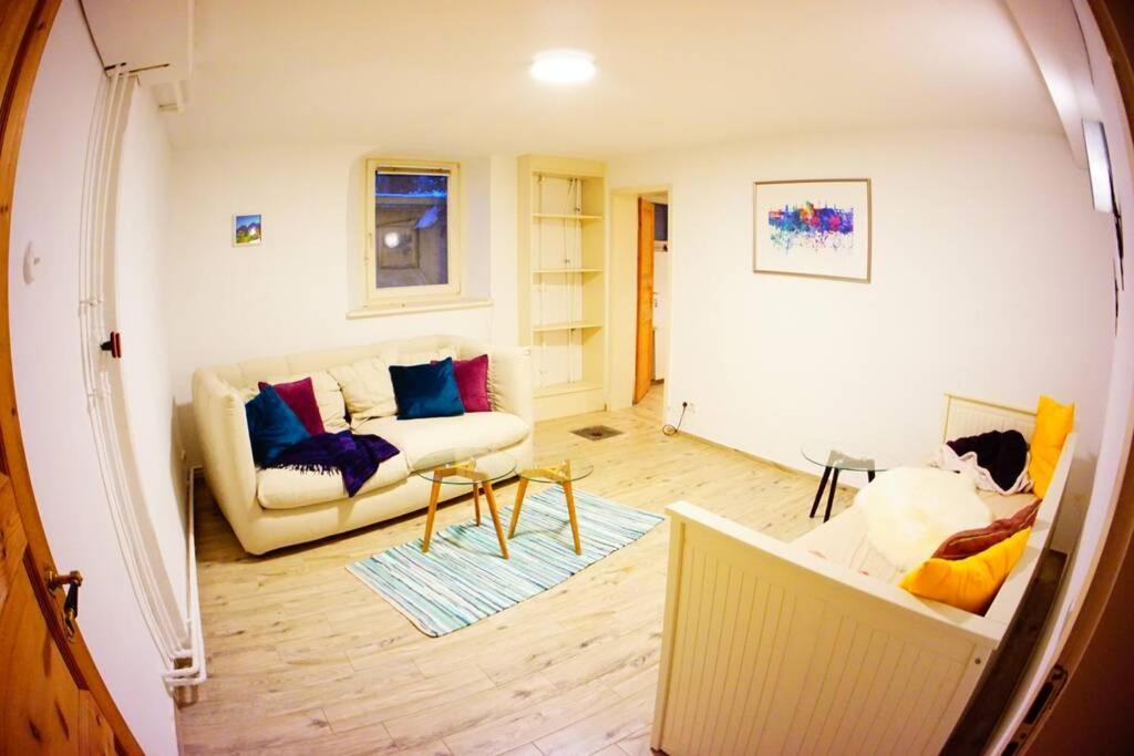 Gemuetliche 3-Zkb Wc Souterrainwohnung In Bestlage 함브루크 외부 사진