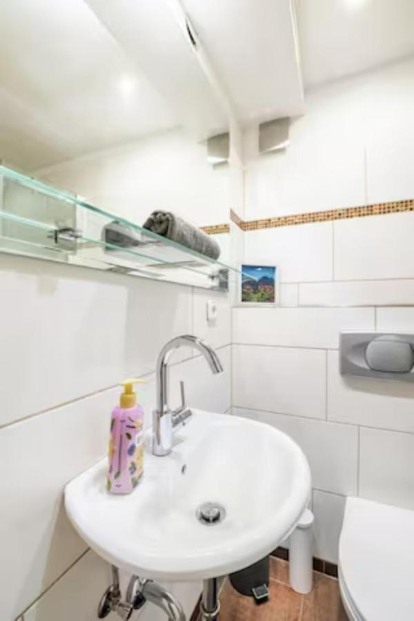Gemuetliche 3-Zkb Wc Souterrainwohnung In Bestlage 함브루크 외부 사진