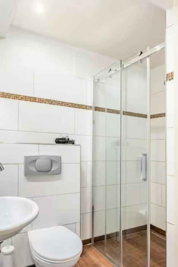 Gemuetliche 3-Zkb Wc Souterrainwohnung In Bestlage 함브루크 외부 사진