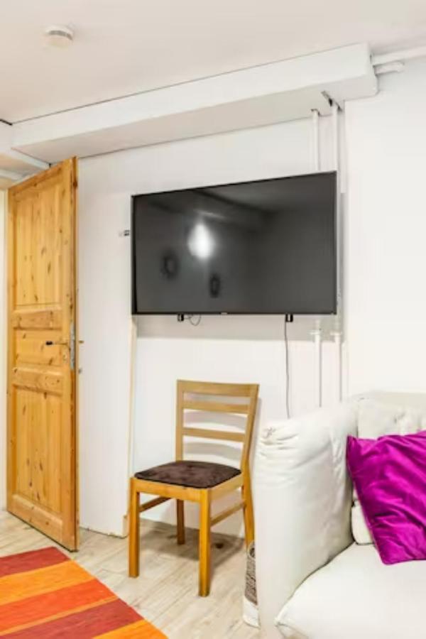 Gemuetliche 3-Zkb Wc Souterrainwohnung In Bestlage 함브루크 외부 사진